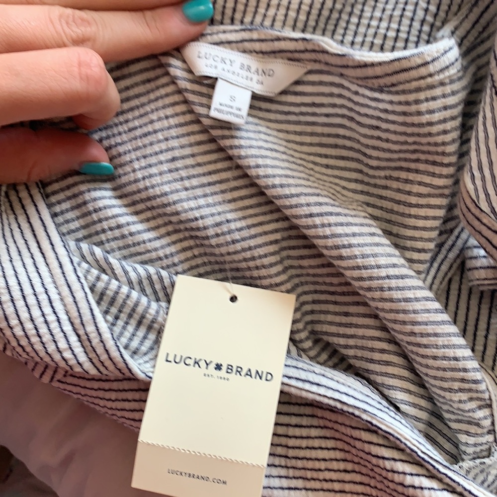 Lucky brand top Never worn w/ tags on - Picture 6 of 6